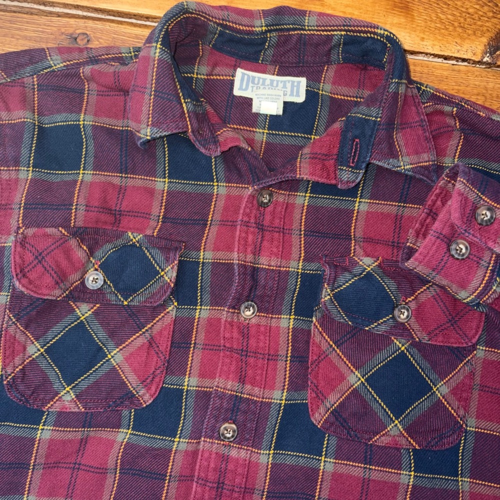 Duluth Trading Co Flannel Shirt Mens Small Maroon Plaid Cotton LS Heavyweight